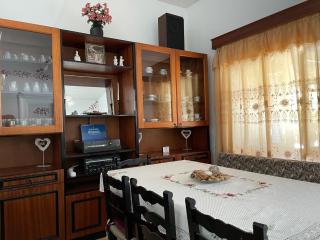 Nionas Cheerful House - - 1