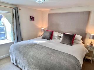 Gate Cottage - 3