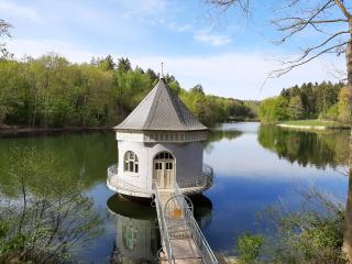Gelbe Koffer - Große Design-Maisonette in Schiffweiler - Nähe See & Wald - 2 Parkplätze - Self-Check-in - bis 6 Pers - 9