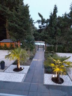 Gelbe Koffer - Design-Maisonette in Schiffweiler - private Terrasse & Grill - nahe Wald & See - Self-Check-in - 2 Parkplätze - 8