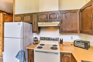 Cozy Studio Near Hiking and Skiing, Walk to Downtown - Mount Shasta - 2