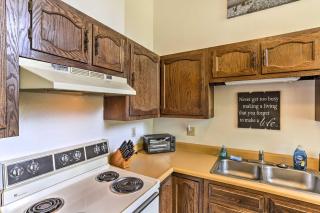 Cozy Studio Near Hiking and Skiing, Walk to Downtown - Mount Shasta - 1