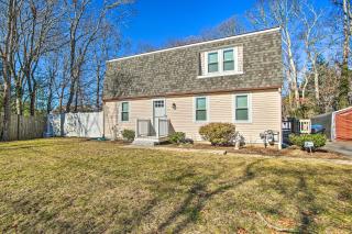 Walk to Great Pond Spacious East Falmouth Home - East Falmouth - 9