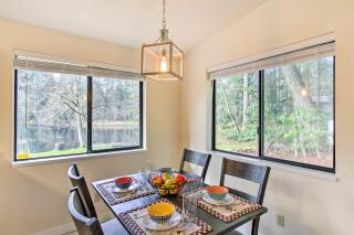 Quiet Lakefront Olympia Home with Dock on Half Acre - Olympia - 5