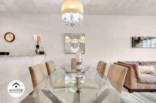 3 Bedrooms 2 Bathrooms Lucaya Village 18-102 - 8