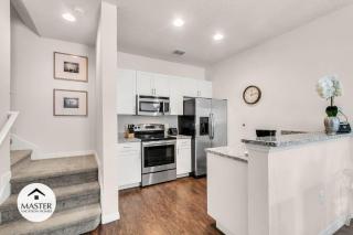3 Bedrooms 2 Bathrooms Lucaya Village 18-102 - 6