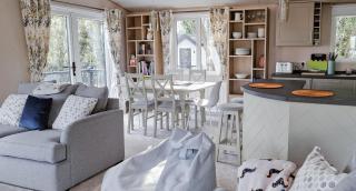 Beautiful Lodge With Decking At Azure Seas In Suffolk, Sleeps 6 Ref 32217Og - 7