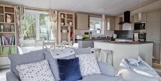 Beautiful Lodge With Decking At Azure Seas In Suffolk, Sleeps 6 Ref 32217Og - 3
