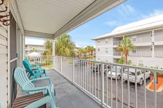 Short walk or shuttle to wide open public beach! - Santa Rosa Beach - 5