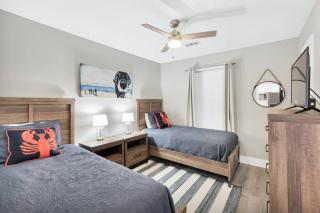 Short walk or shuttle to wide open public beach! - Santa Rosa Beach - 6