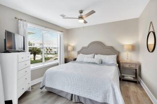 Short walk or shuttle to wide open public beach! - Santa Rosa Beach - 7