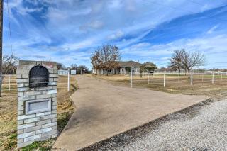Leaping Toad Ranch about 9 Mi to Lake Granbury! - Granbury - 3