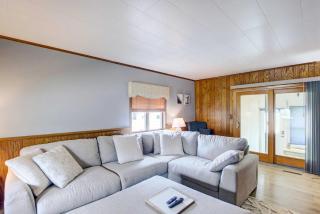 Cozy Wisconsin Abode Walk to Lake Michigan! - 6