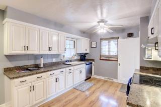 Cozy Wisconsin Abode Walk to Lake Michigan! - 1