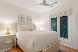 1001 E Arctic Out of the Blue Stunning Oceanfront Home - Folly Beach - 9