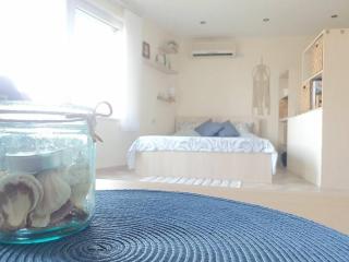 Lovely Open Space Apartment with Wonderful View - Boergas - 3