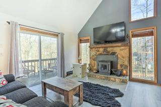 4 Mi to Tubing Cozy Bushkill Cabin with Deck! - Bushkill - 7