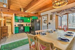 4 Mi to Tubing Cozy Bushkill Cabin with Deck! - Bushkill - 4