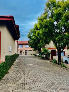 Mama Rs Erbnb - Newcastle - 8