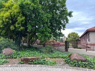 Mama Rs Erbnb - Newcastle - 7