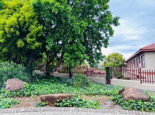 Mama Rs Erbnb - Newcastle - 3