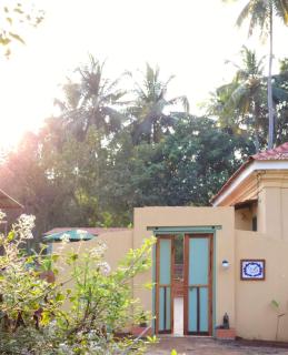 Caju Grove - The Big Yellow Goan House - 4