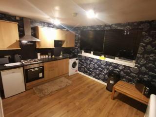 Lovely Centralised 1Bed Apt Near Town Centre & Beach - Free Wi-Fi & Parking - Fleetwood - 0