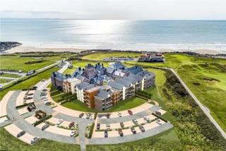 Stunning Sea View Two Bed Two Bathroom Apartment - Porthcawl - 0