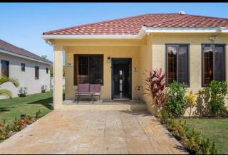 Luxurious Villa Royale- 5 min drive to Ocho Rios - 2