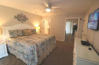 LOVE AT FIRST SIGHT! NEW Disney Home, Sleeps 6, Pool, Patio, NO Steps, LOW Rates! - 9
