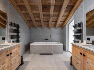 Chalet neuf avec piscine, sauna et proche des pistes à Courchevel Village - FR-1-562-49 - Courchevel - 1
