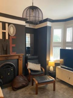 Historic & Stylish Cottage - 2
