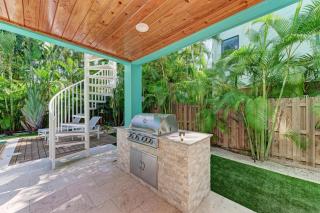 Park n Chill 117 Park Ave - 2