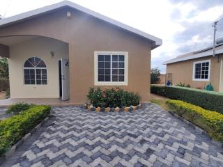 Charming 2-Bed House in Portmore gated community - Portmore - 0
