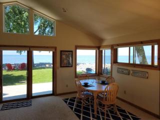 Cozy Cottage on Green Bay - 2