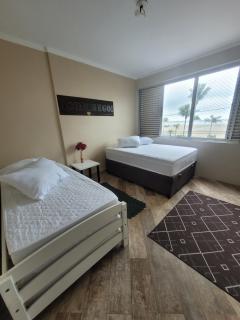 Apartamento Aconchego Frente Mar - Vila Guilhermina Praia Grande SP - Cozinha Completa - Climatizador de Ar - TV a Cabo - Wi-Fi - Praia Grande - 3