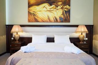 Smith's Boutique - 8