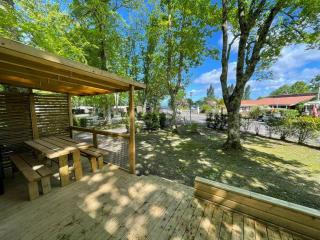 Vue sur le lac, cadre verdoyant, camping 4 étoiles - Aureilhan - 3