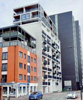 2 bedrooms flat @ London Sutton Station Zone 5 - 6