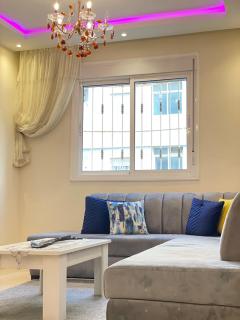 Travel in Style: 2BR Apt with Fast Wi-Fi & Parking - 8