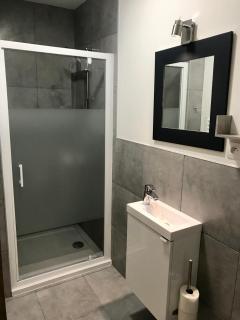 Studette de 17m2 avec parking privé gratuit Climatisation et petite cuisine - Mentone - 4