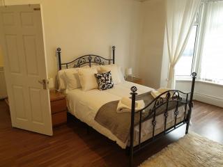 South Shield's Hidden Gem Garnet 3 Bedroom Apartme - South Shields - 0