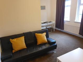 South Shield's Emerald 2 Bed Apartment - 1