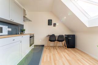 Vollausgtesttattes modernes Studio,nahe BTU,Netflix,kostenloser TIEFGARAGENSTELLPlatz - Cottbus - 8