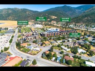 Photo Op with Sasquatch 2 min to walk Silver Mtn - 8