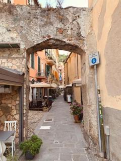 Historic Downtown Home By The Sea With King Bed - Monterosso al Mare - 8