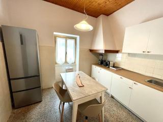 Historic Downtown Home By The Sea With King Bed - Monterosso al Mare - 1