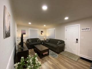 Charming Brick Home with bonus space & foosball - Spokane - 3