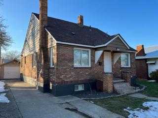 Charming Brick Home with bonus space & foosball - 7