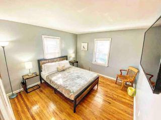 Adorable&Cozy Suburban Home Mins from Dwtn/Airport - Rochester - 1